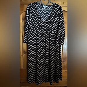 Three Seasons Maternity Black and Tan Chevron Dress - Women’s Large